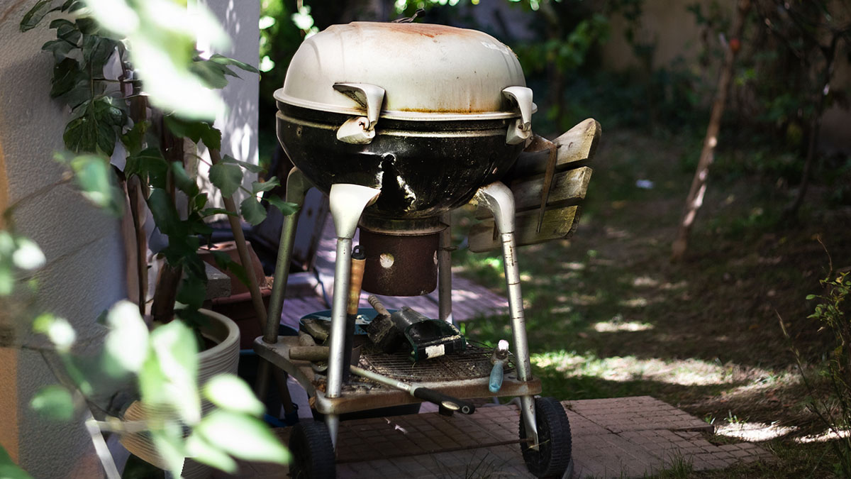 How to dispose of your old charcoal or gas grill_top image.jpg